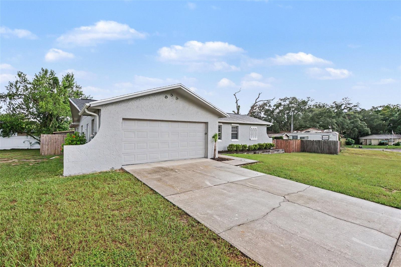 1909 Shannonwood Ct, Brandon, FL 33510