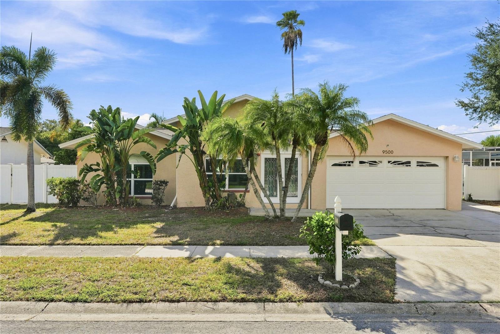 9500 118th Ln, Seminole, FL 33772