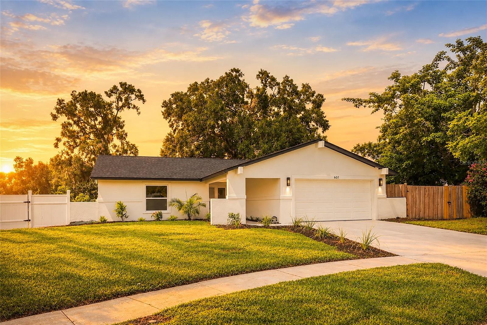 607 Willow Ct, Brandon, FL 33510