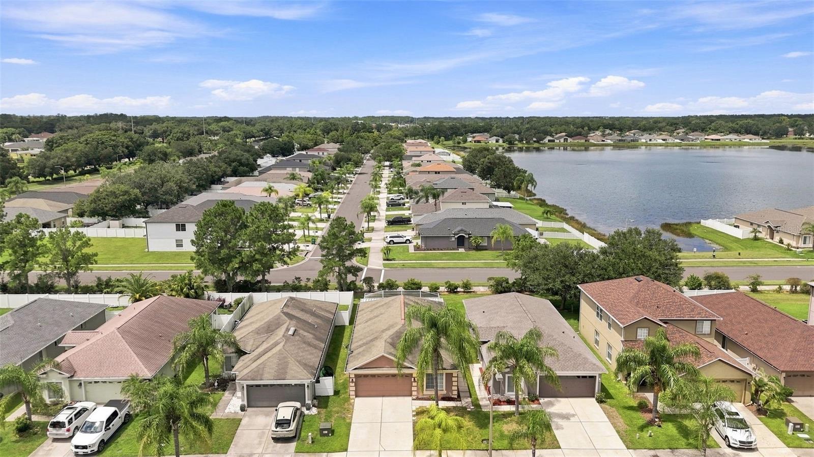6817 Aramon Ct, Wesley Chapel, FL 33545