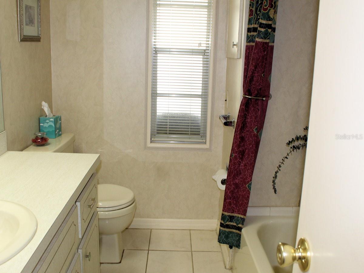 802 Date Palm St, Largo, FL 33778