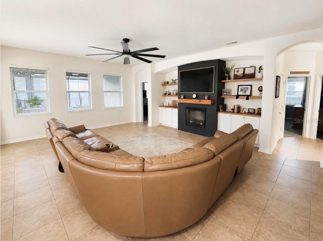 1518 Rhodeswell Ln, Dover, FL 33527