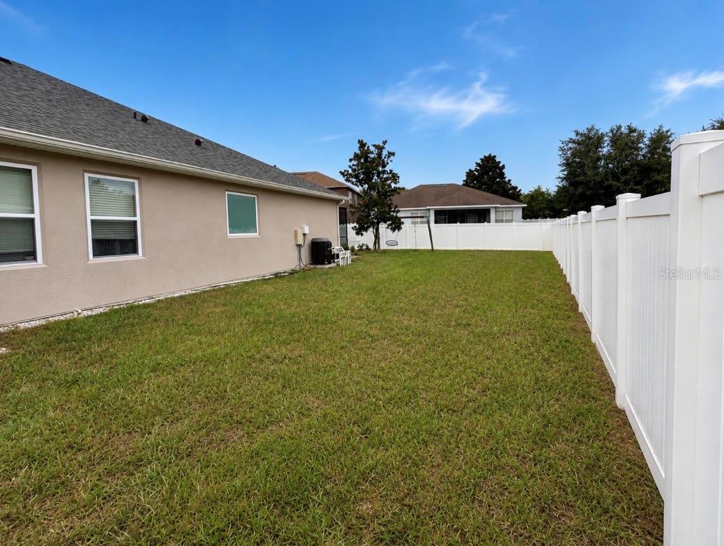 1518 Rhodeswell Ln, Dover, FL 33527