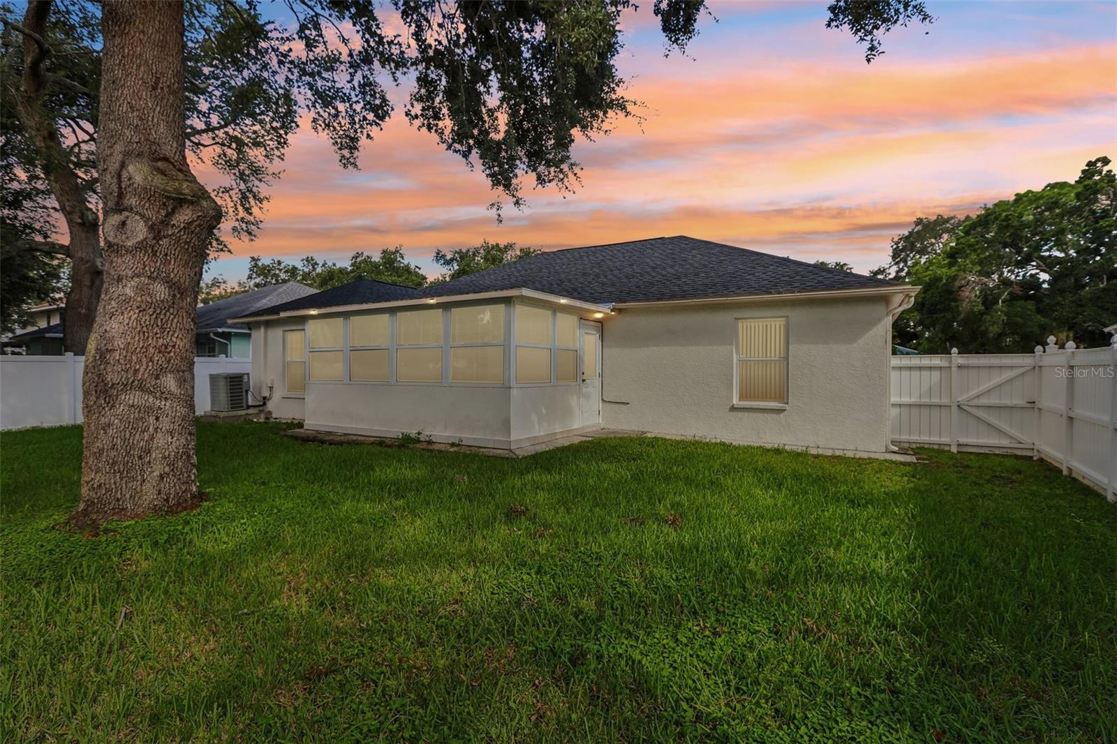 512 Atwood Ave N, St Petersburg, FL 33702