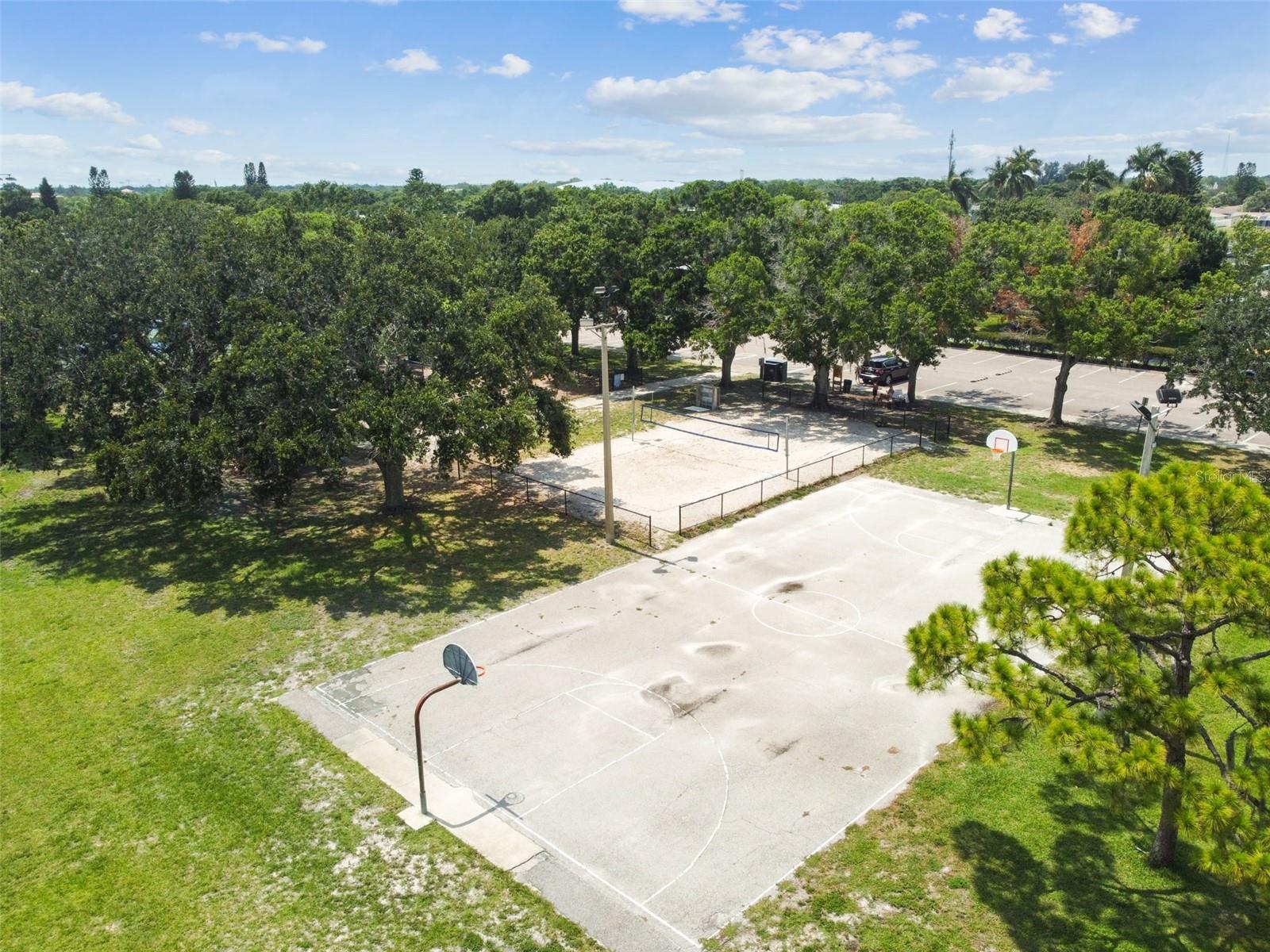 4135 Carson St NE, St Petersburg, FL 33703