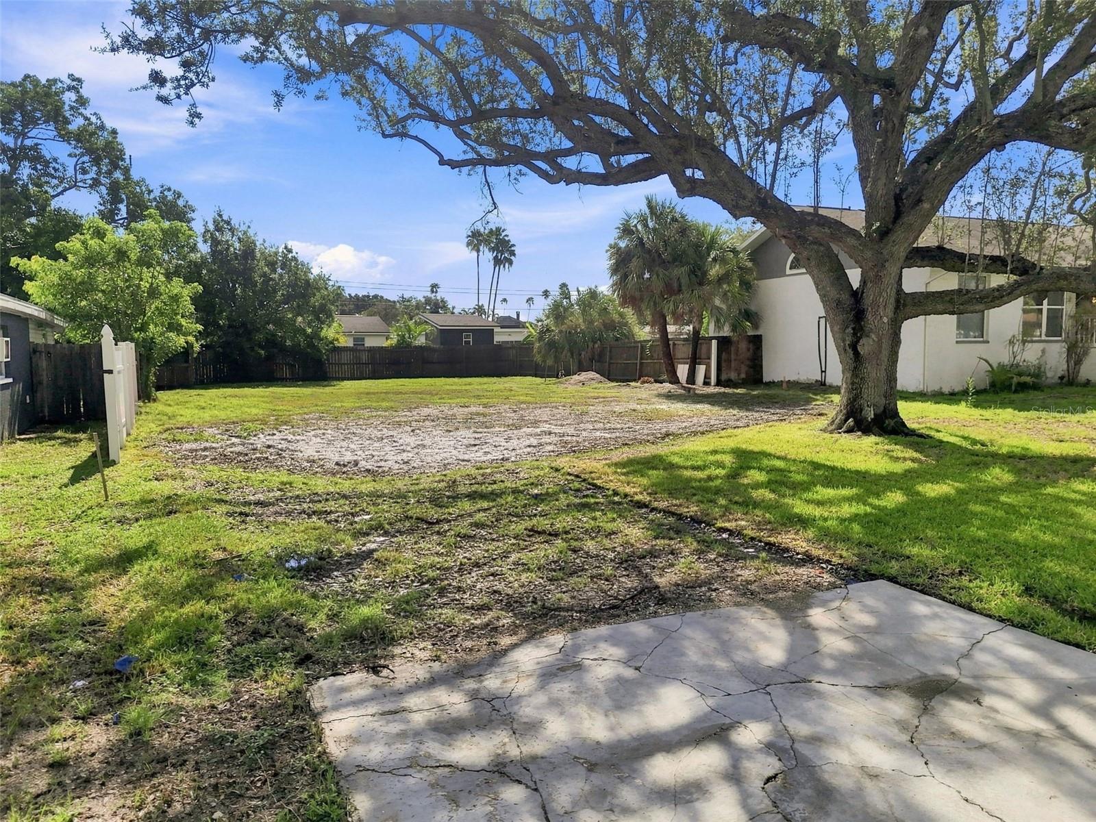 4135 Carson St NE, St Petersburg, FL 33703