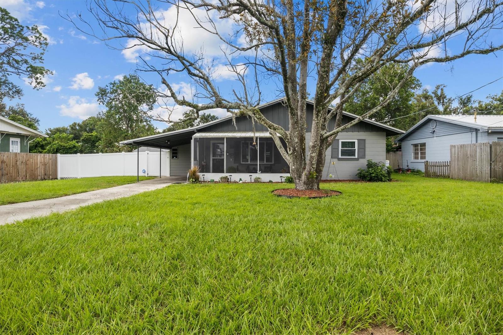 1815 E Calhoun St, Plant City, FL 33563