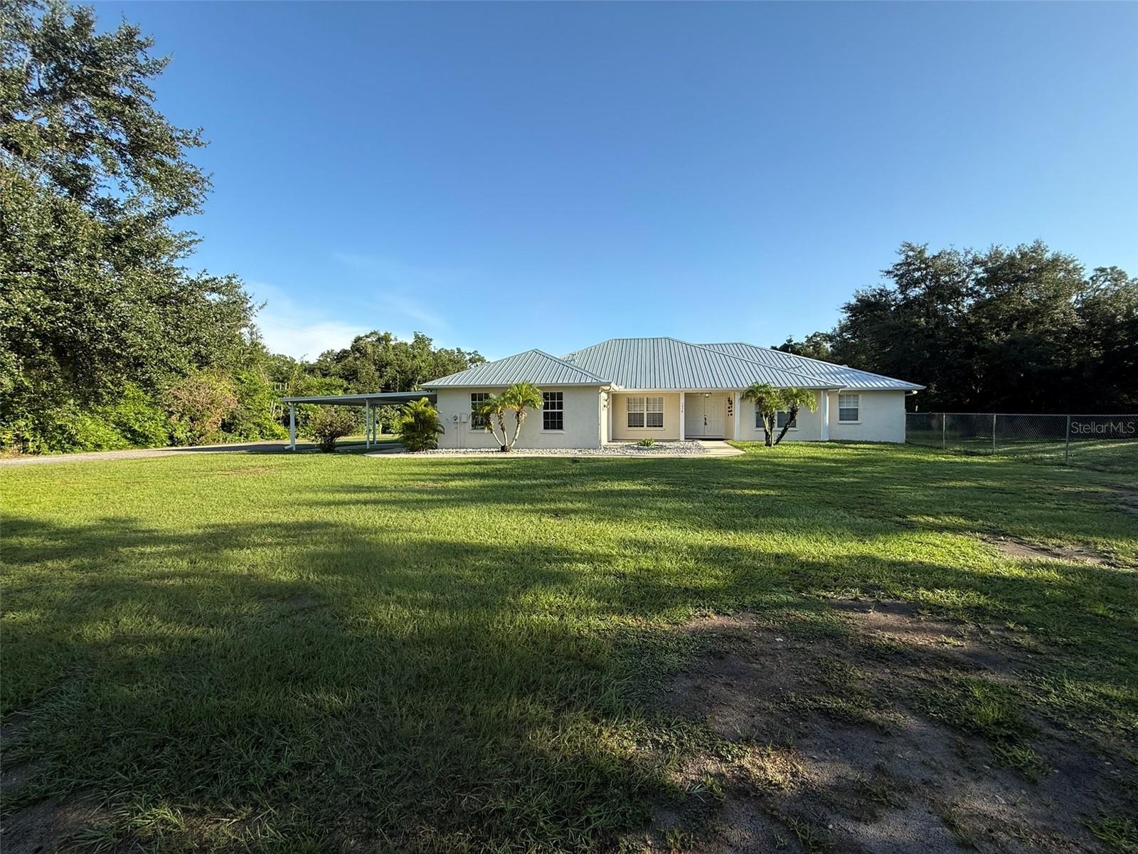1978 Wooten Rd, Dover, FL 33527