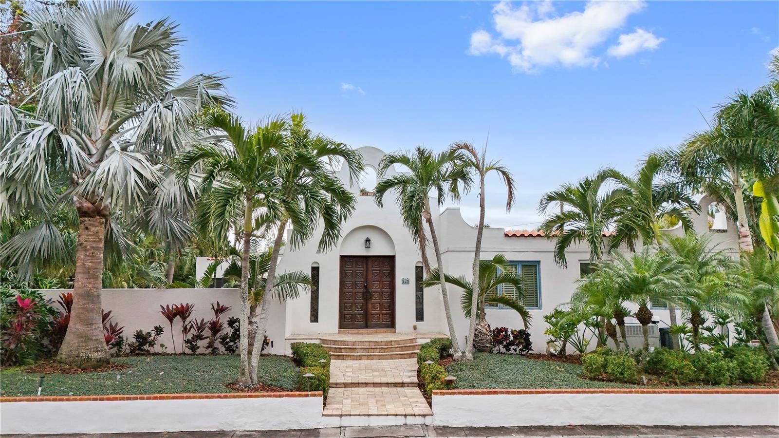 220 14th Ave N, St Petersburg, FL 33701