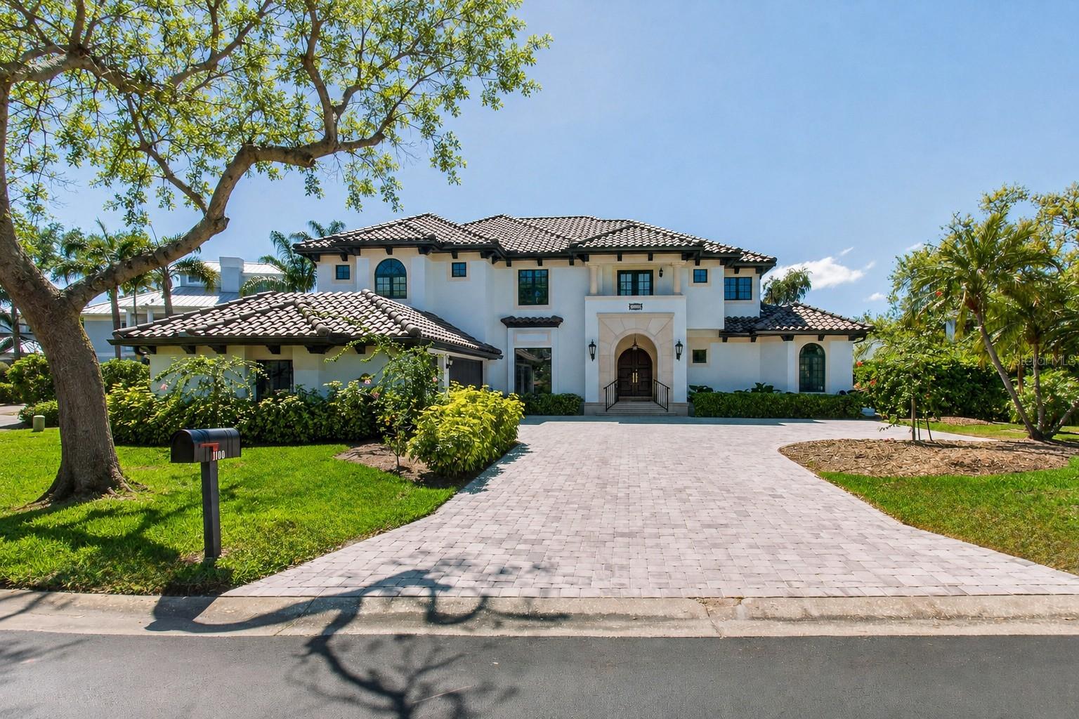 1100 Tortuga Cir NE, St Petersburg, FL 33702