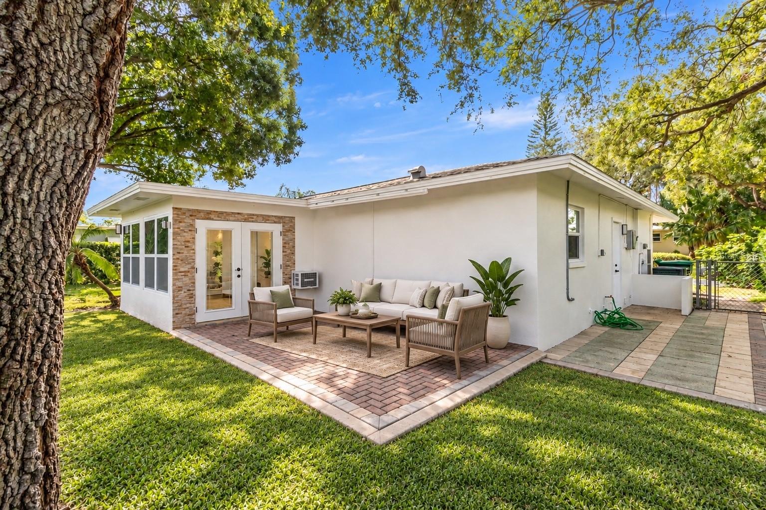 2040 Forest Dr, Clearwater, FL 33763