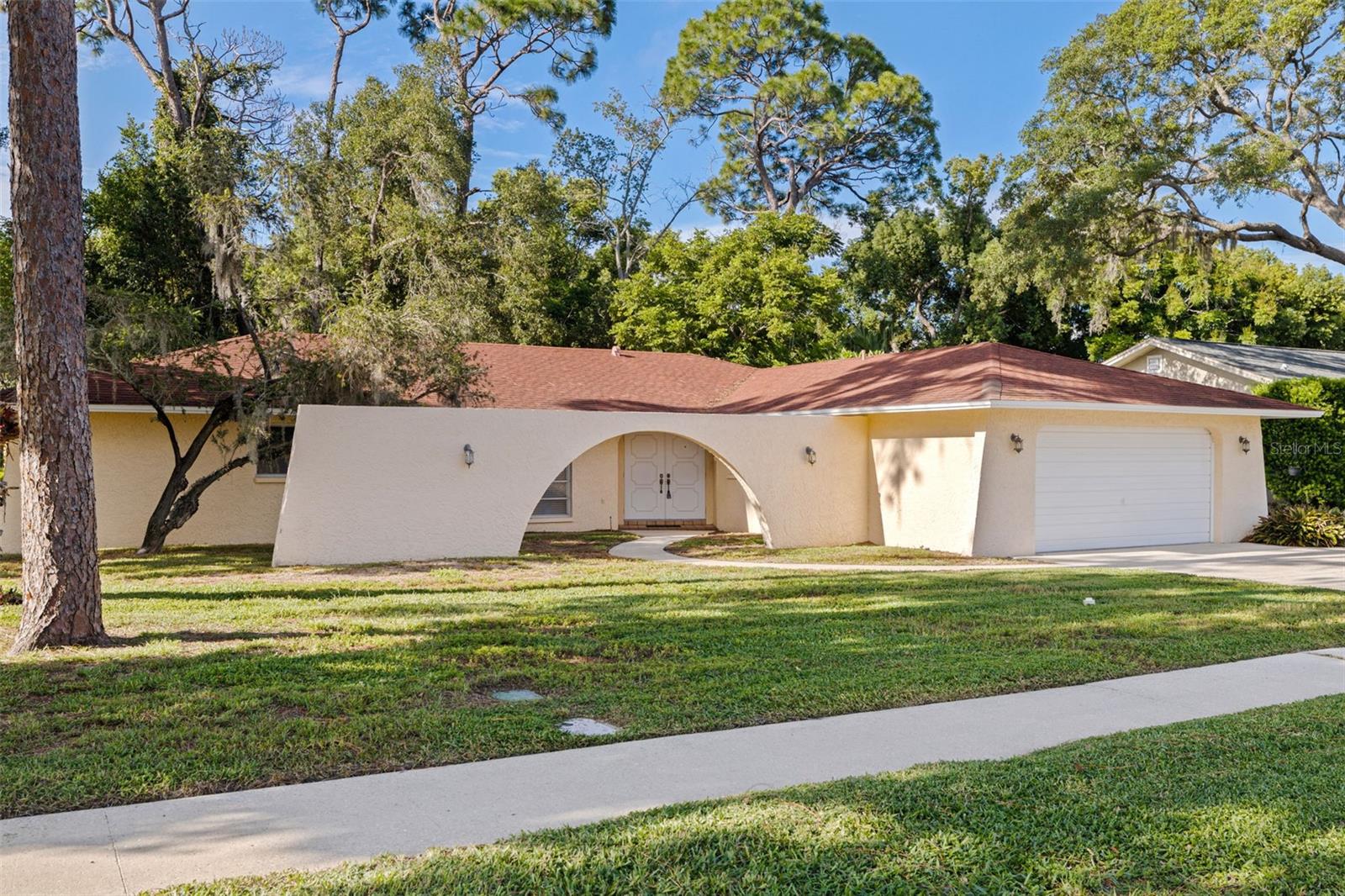 1374 Indian Trl N, Palm Harbor, FL 34683