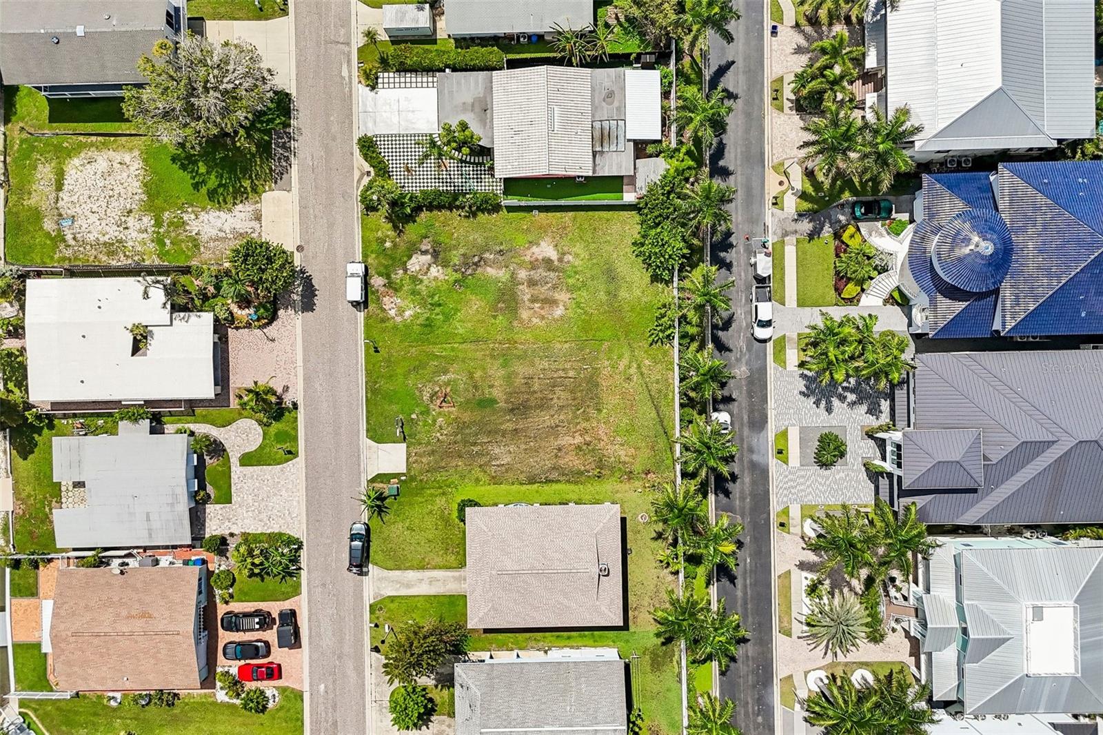 17610 1st St E, Redington Shores, FL 33708