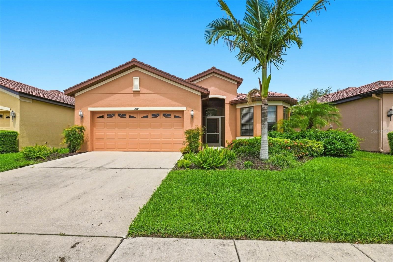 229 Silver Falls Dr, Apollo Beach, FL 33572