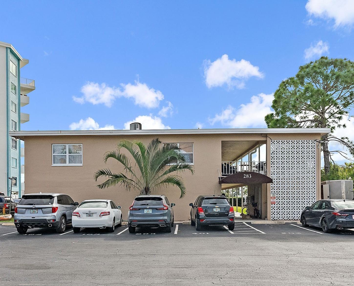 283 104th Ave #106, Treasure Island, FL 33706