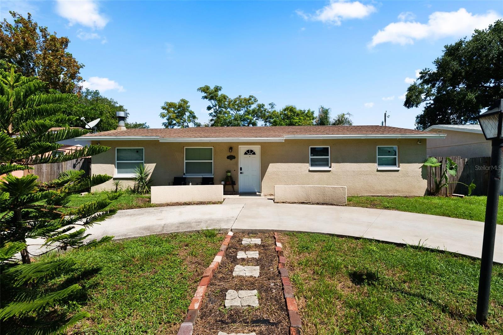 11199 Temple Ave, Seminole, FL 33772