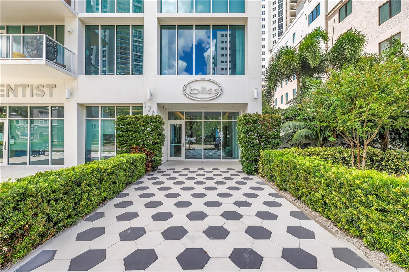 176 4th Ave NE #1101, St Petersburg, FL 33701