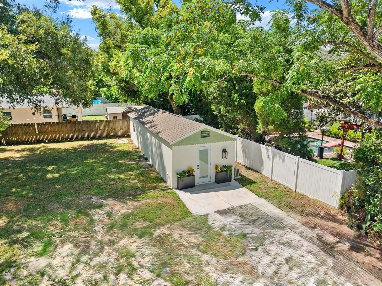1230 E Henry Ave, Tampa, FL 33604