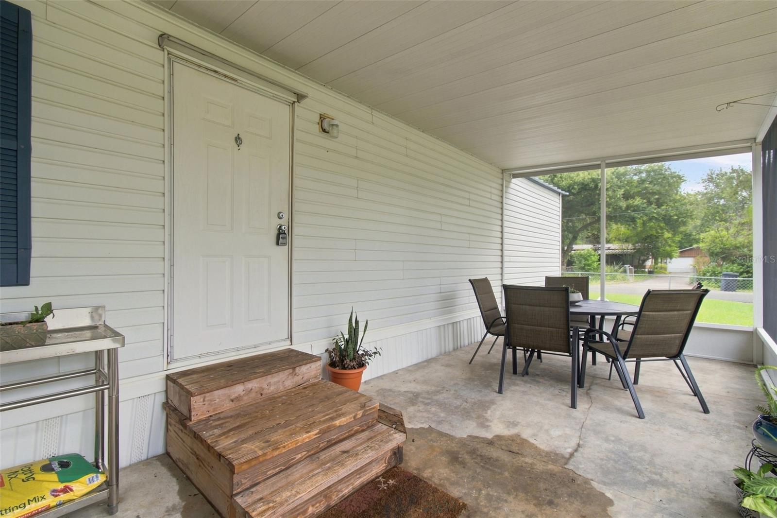 8823 E Millpoint Rd, Riverview, FL 33578