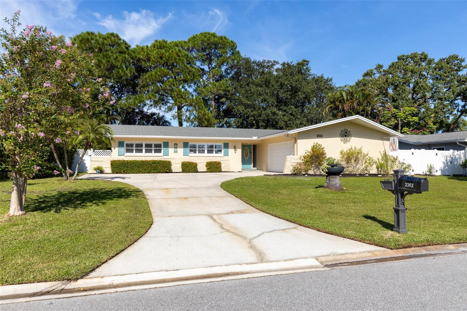 2362 Mangrum Dr, Dunedin, FL 34698