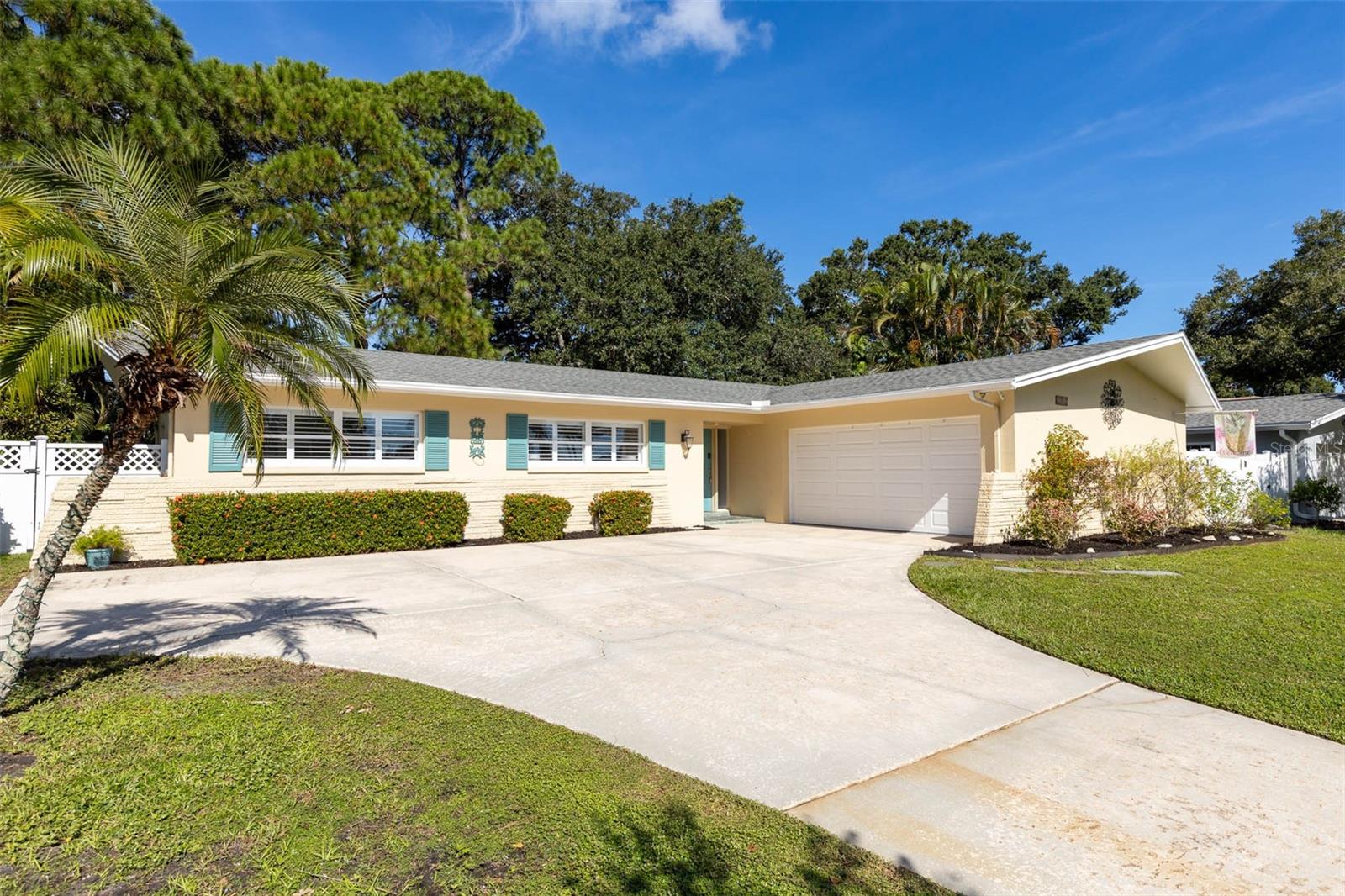 2362 Mangrum Dr, Dunedin, FL 34698