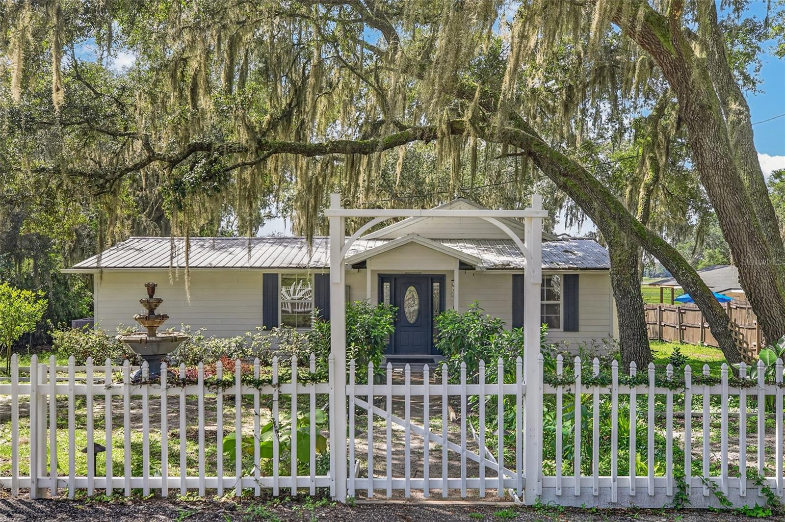 5927 White Sands Rd, Keystone Heights, FL 32656