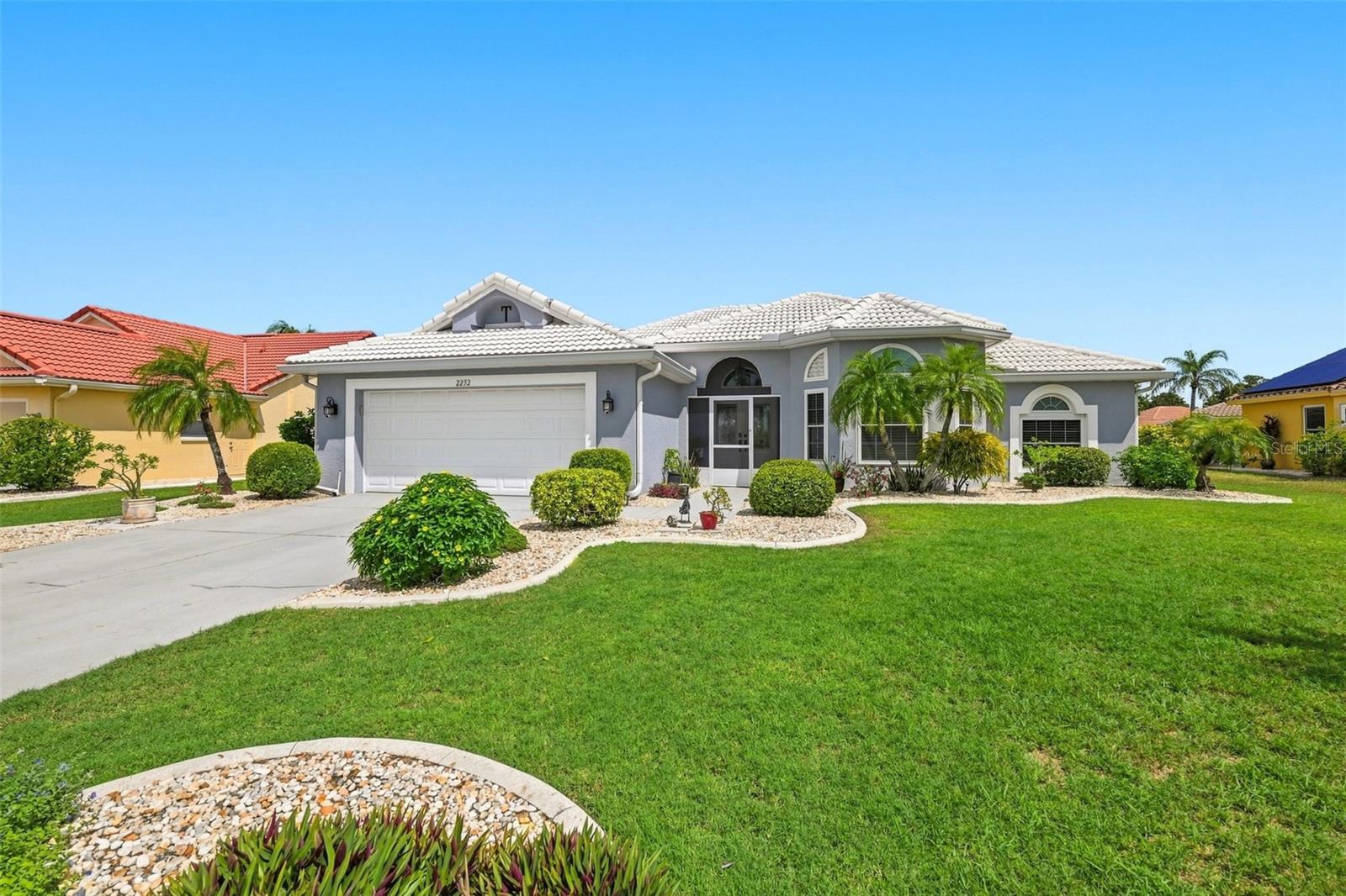 2252 New Bedford Dr, Sun City Center, FL 33573