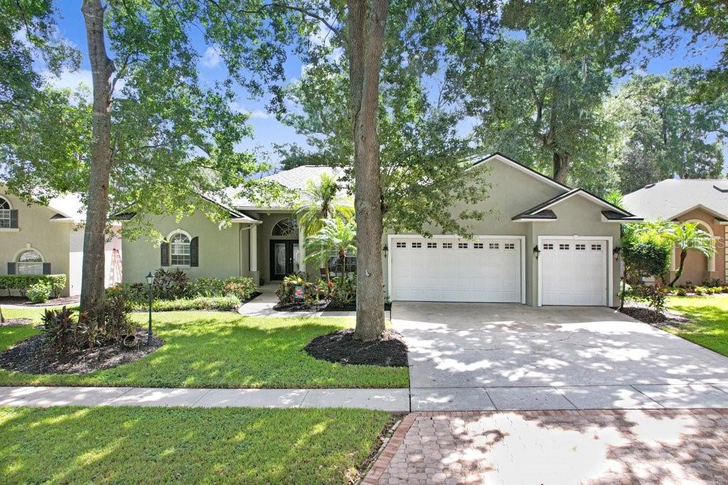 2203 Valrico Forest Dr, Valrico, FL 33594
