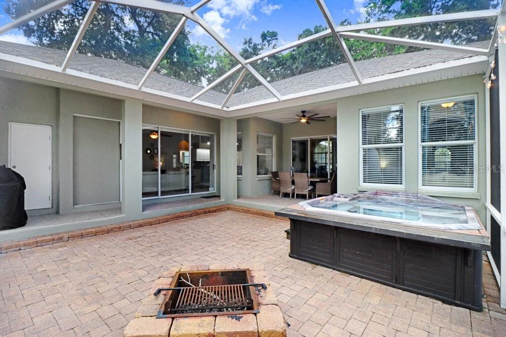 2203 Valrico Forest Dr, Valrico, FL 33594