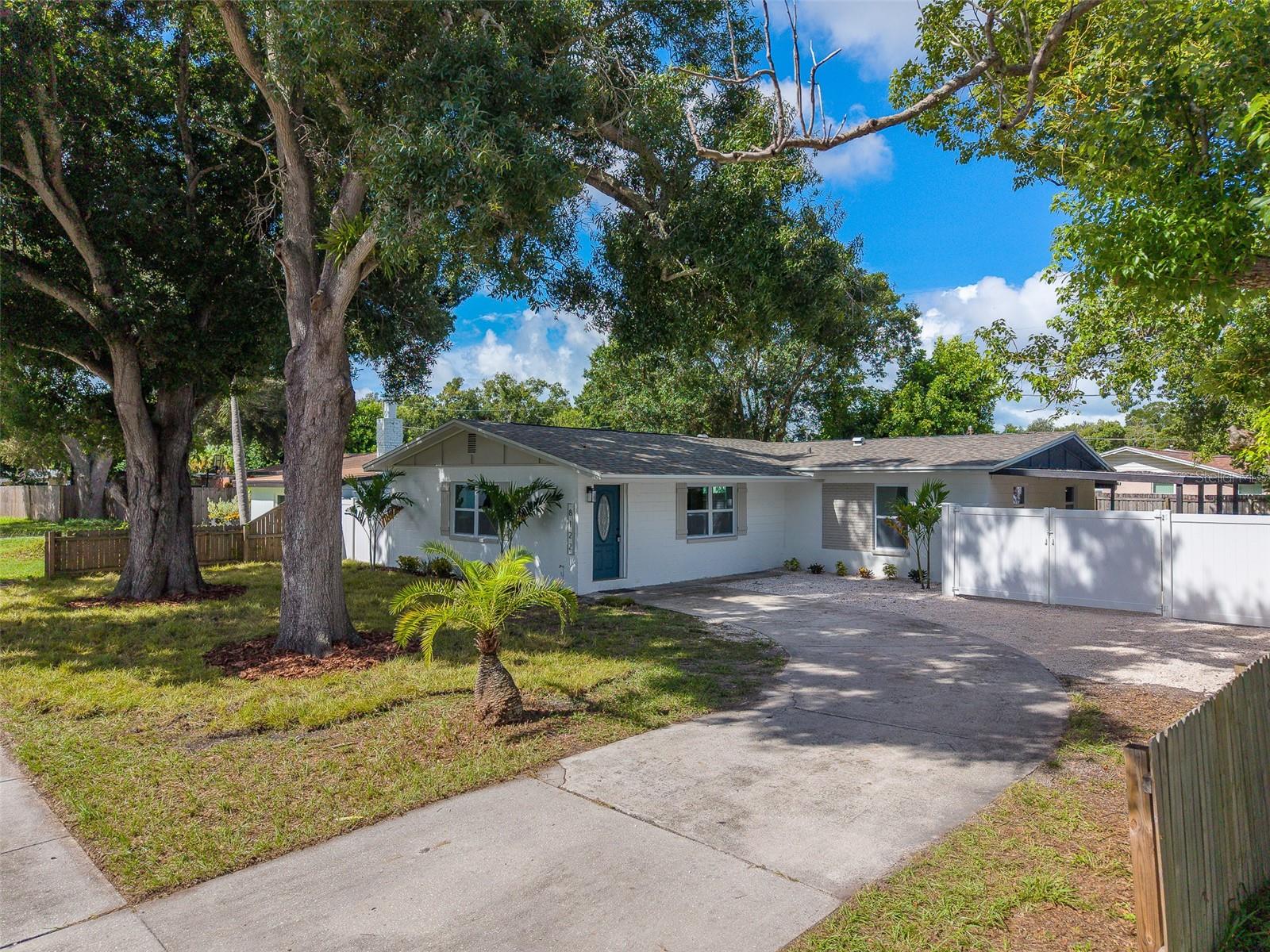 8122 Lark St, Seminole, FL 33777