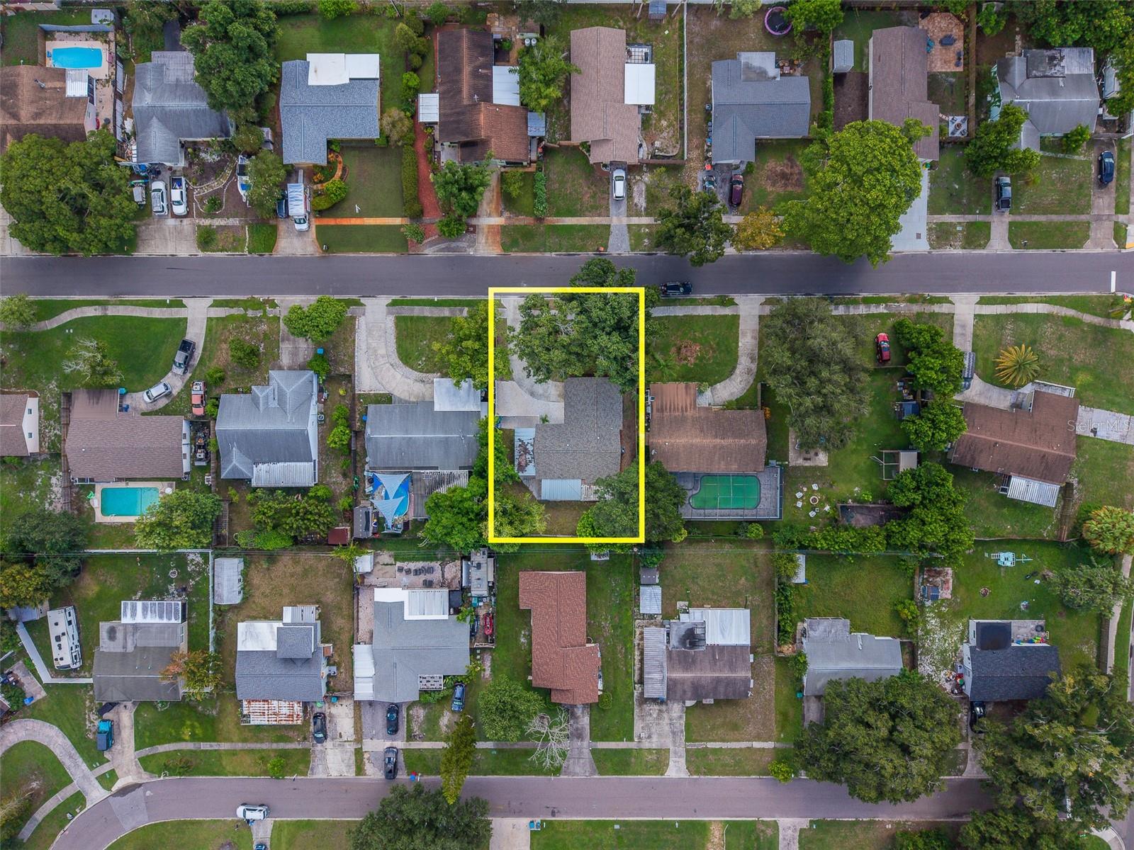 8122 Lark St, Seminole, FL 33777