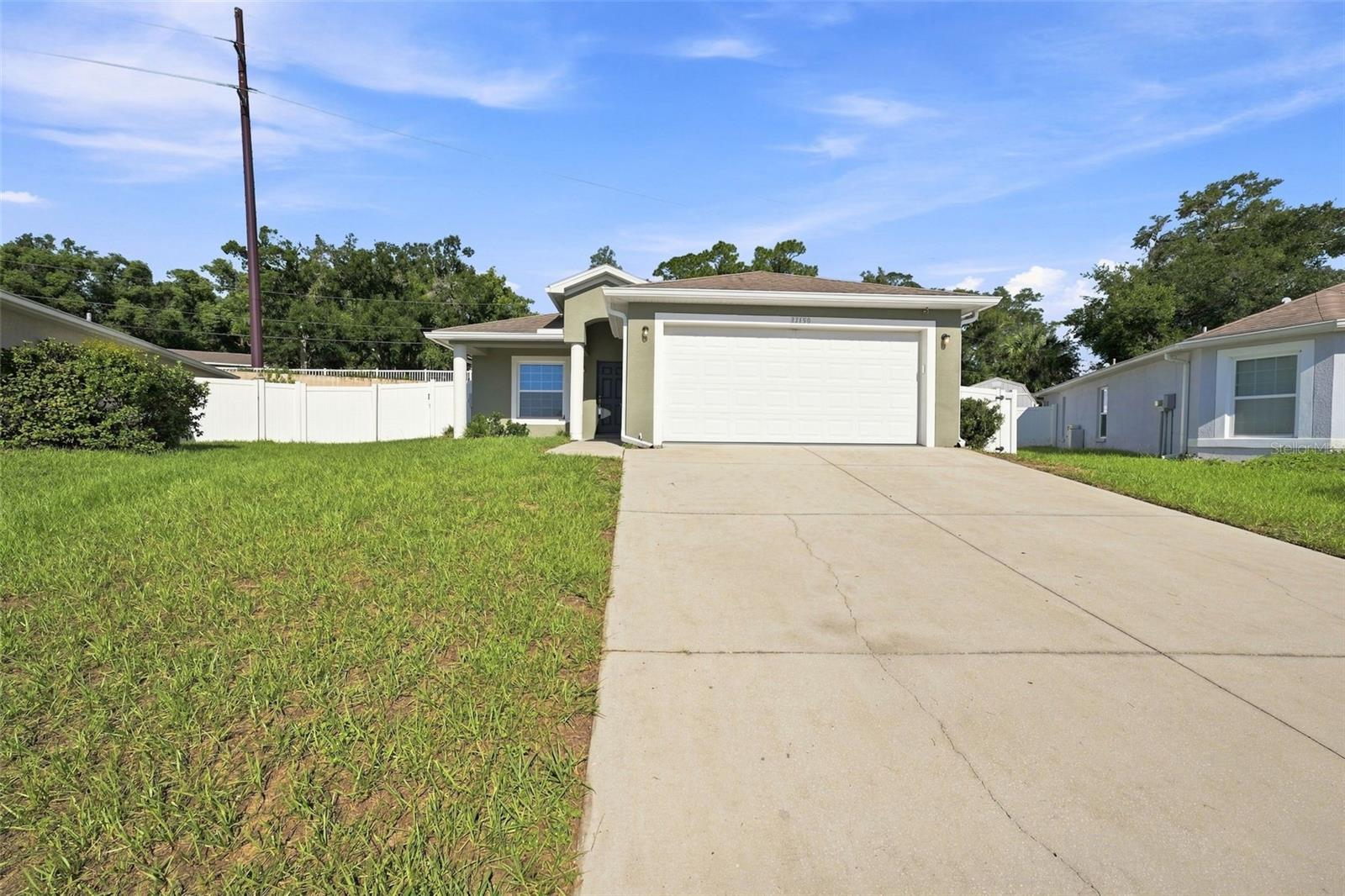 37150 Highland Bluff Cir, Dade City, FL 33523