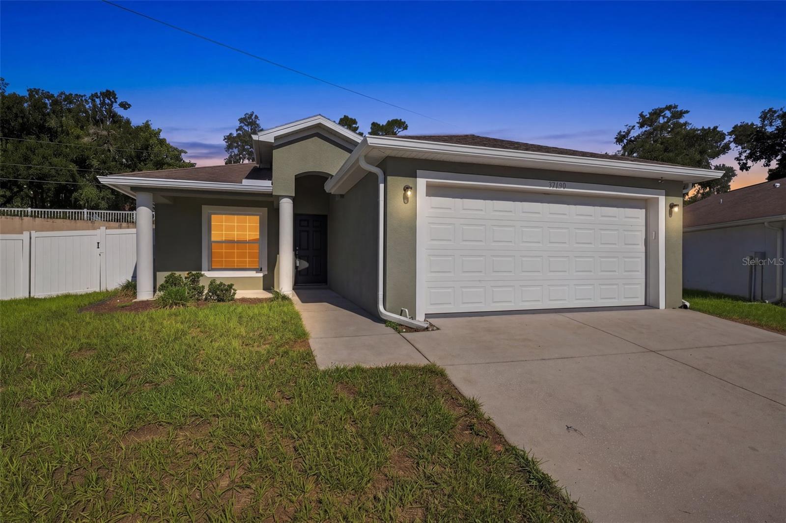 37150 Highland Bluff Cir, Dade City, FL 33523