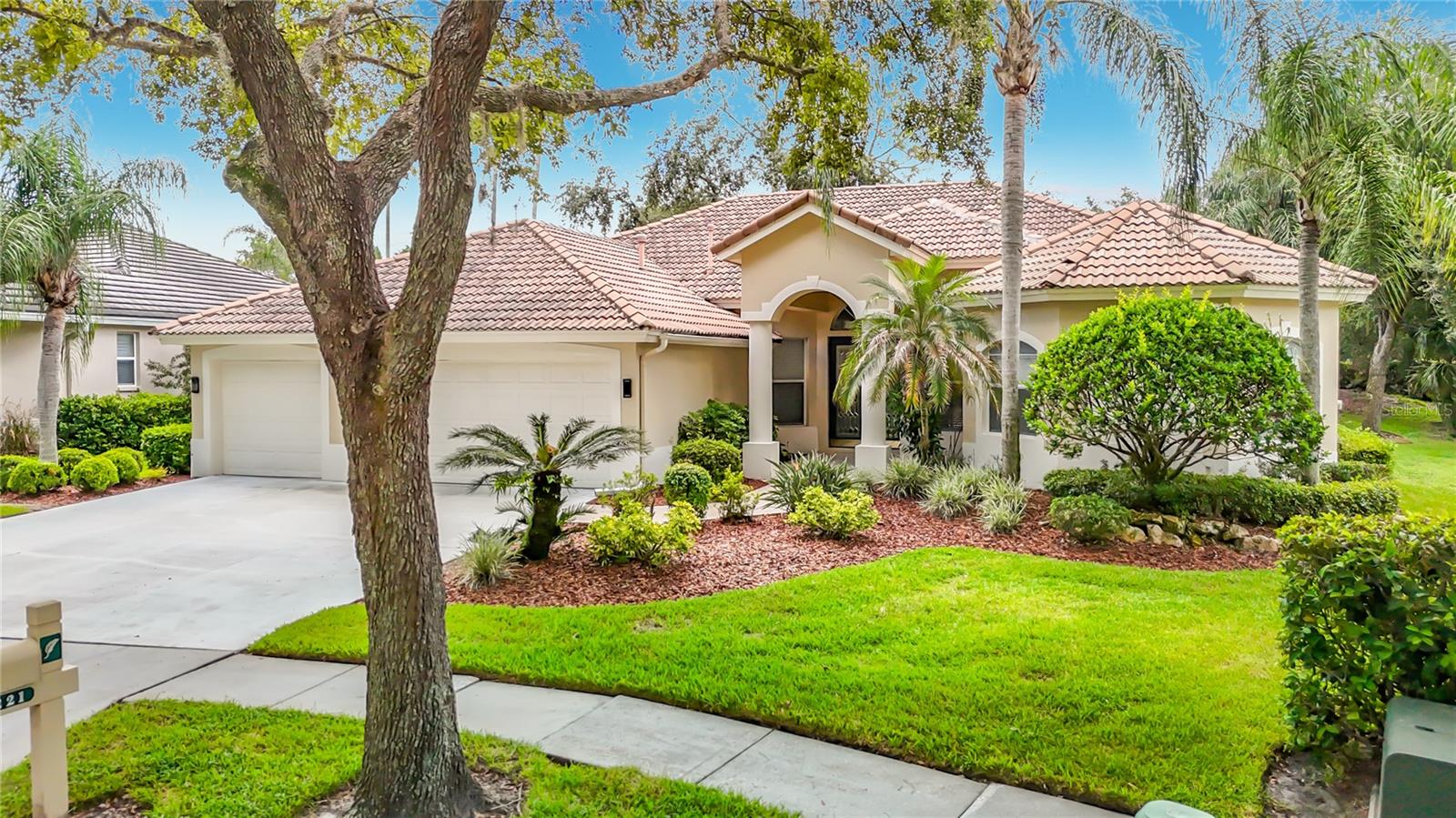 10221 Garden Alcove Dr, Tampa, FL 33647