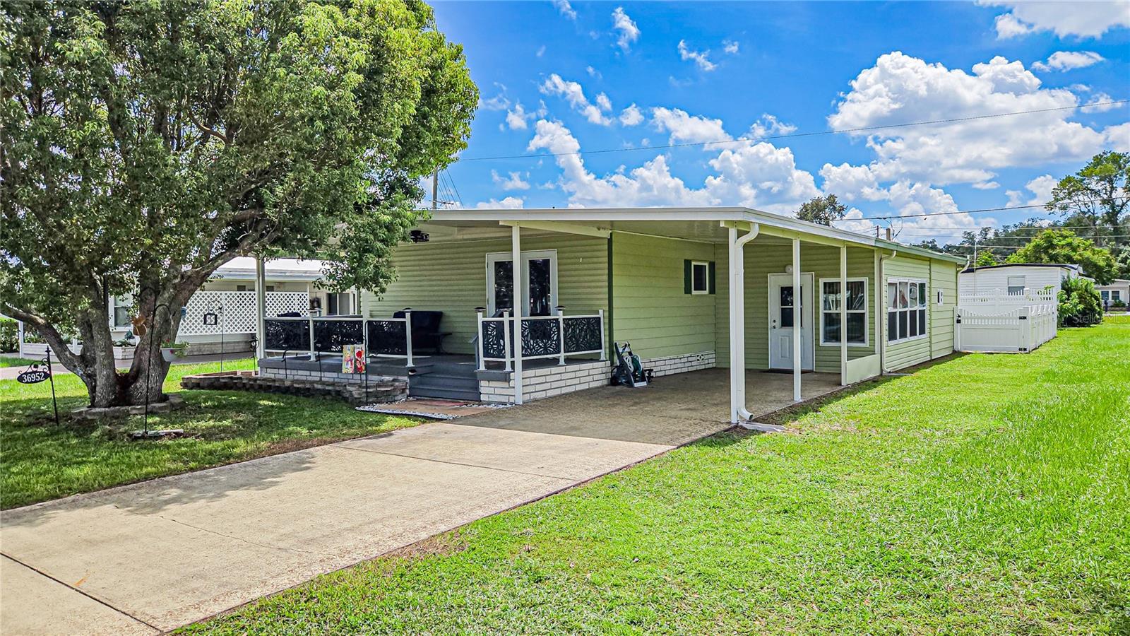 36952 Grace Ave, Zephyrhills, FL 33542