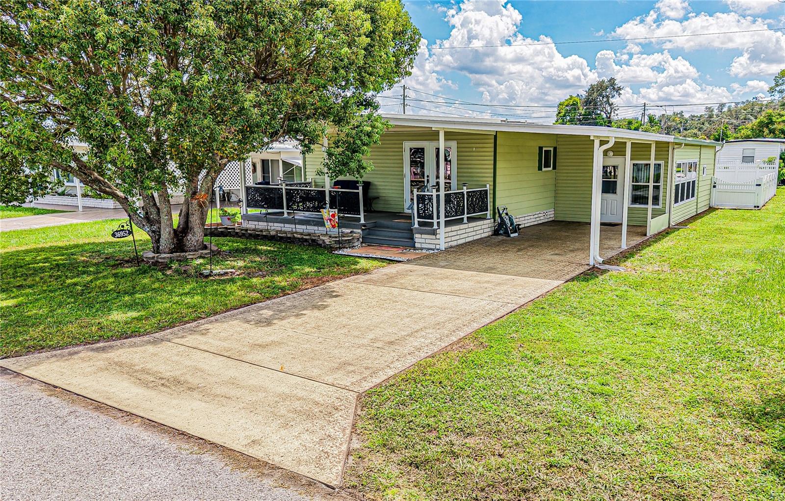 36952 Grace Ave, Zephyrhills, FL 33542