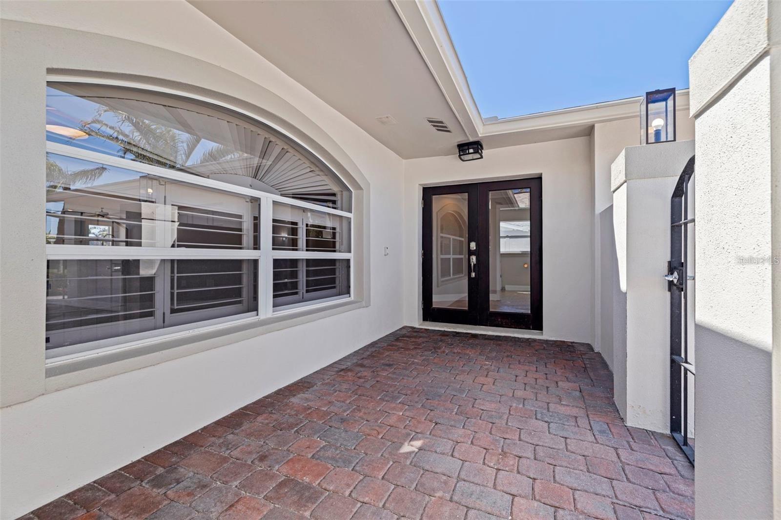 11225 4th St E, Treasure Island, FL 33706