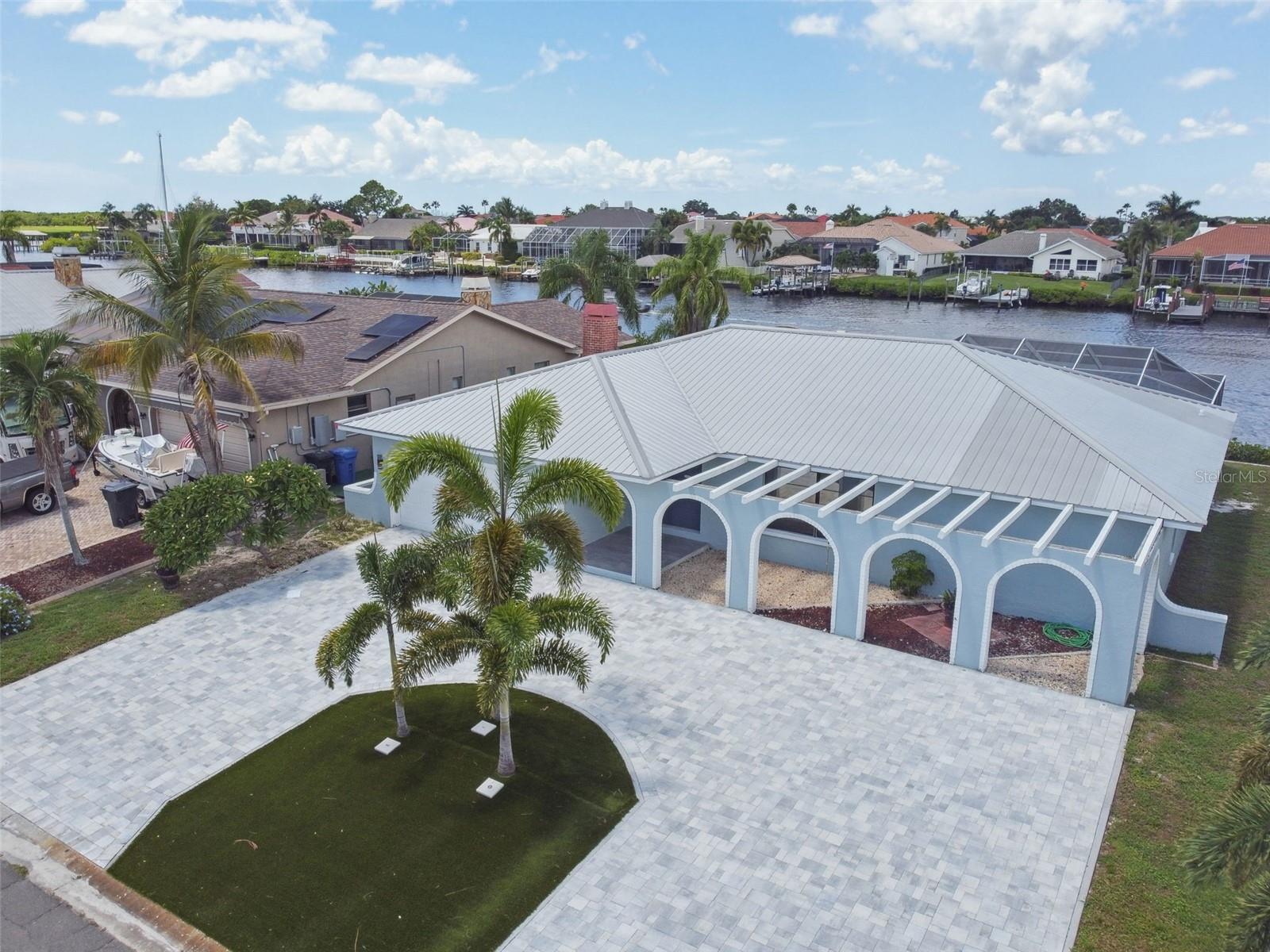 919 Chipaway Dr, Apollo Beach, FL 33572