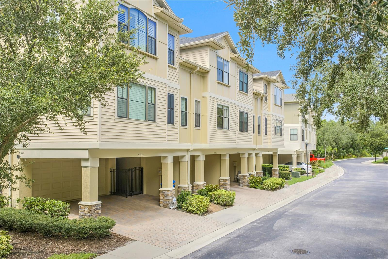9715 Bay Grove Ln, Tampa, FL 33615