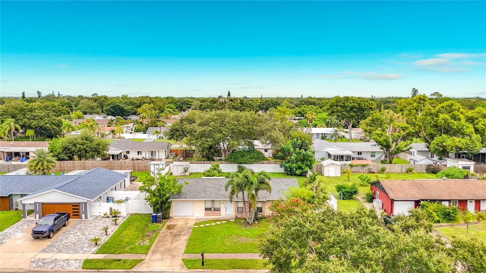839 Southern Pine Ln, Sarasota, FL 34243