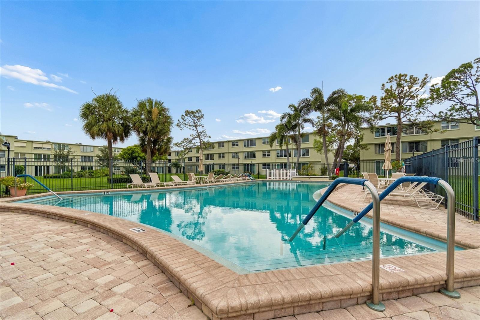 4885 1st St NE #117, St Petersburg, FL 33703