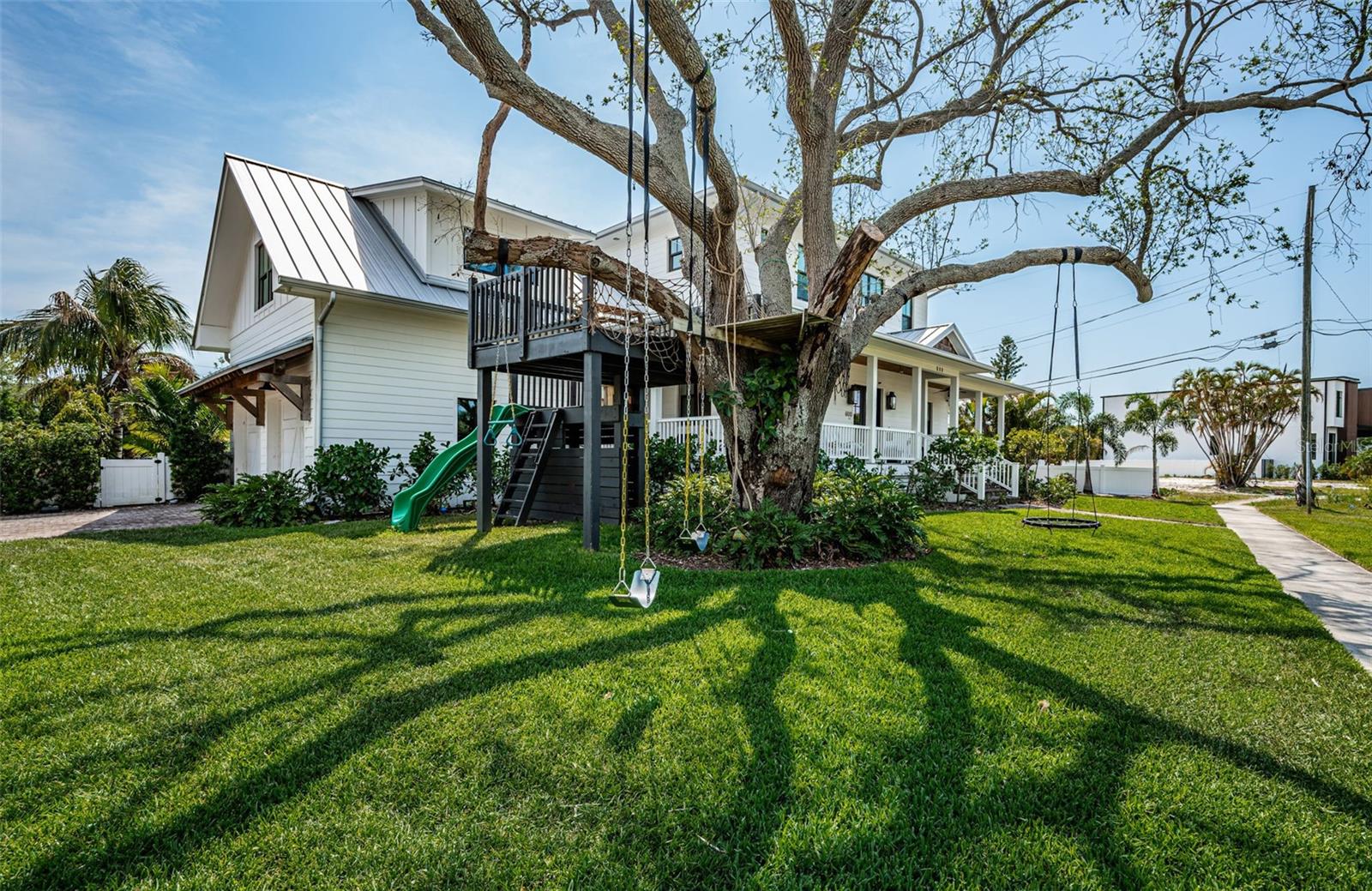 600 Alda Way NE, St Petersburg, FL 33704
