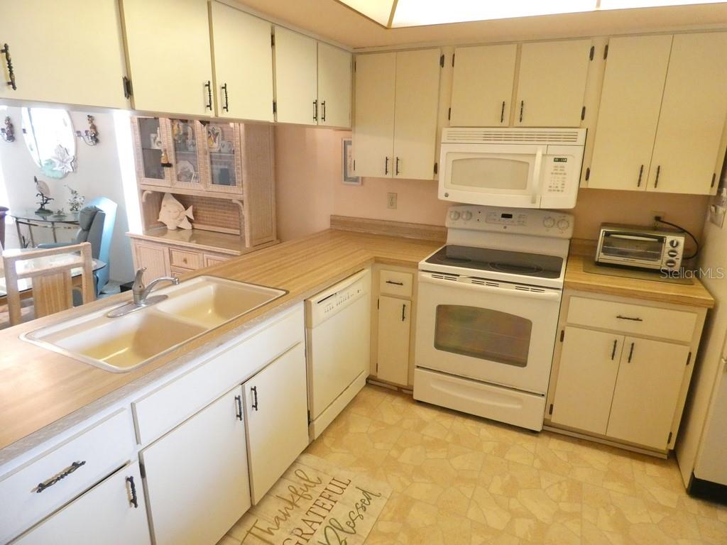 945 Madrid Dr, Palm Harbor, FL 34684