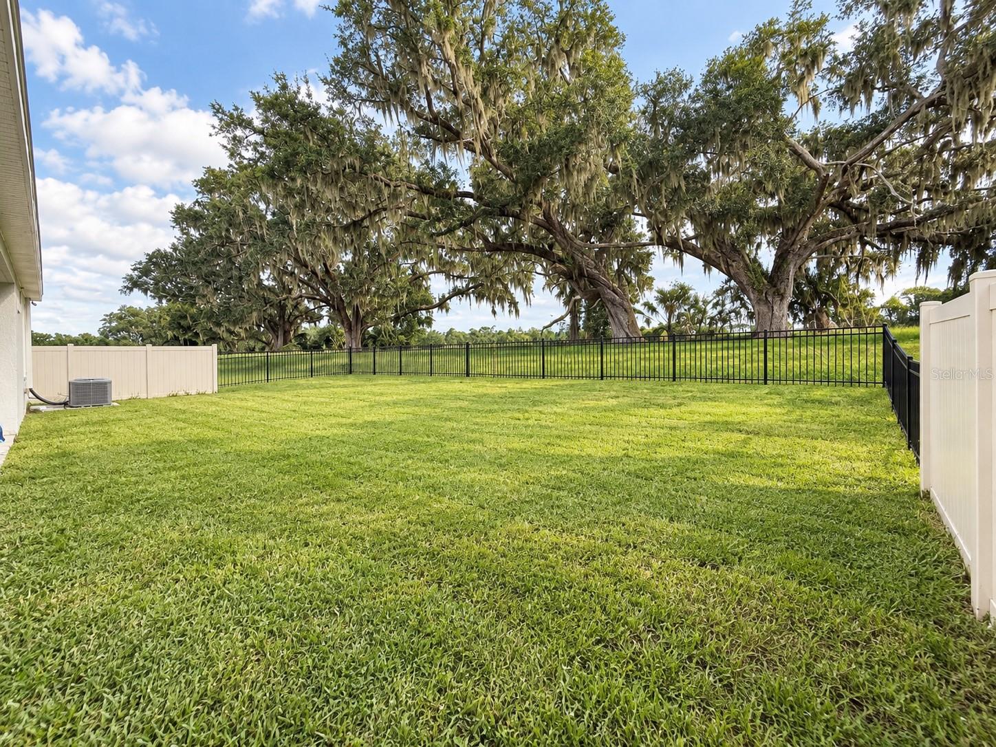 3504 Crooked River Dr, Plant City, FL 33565