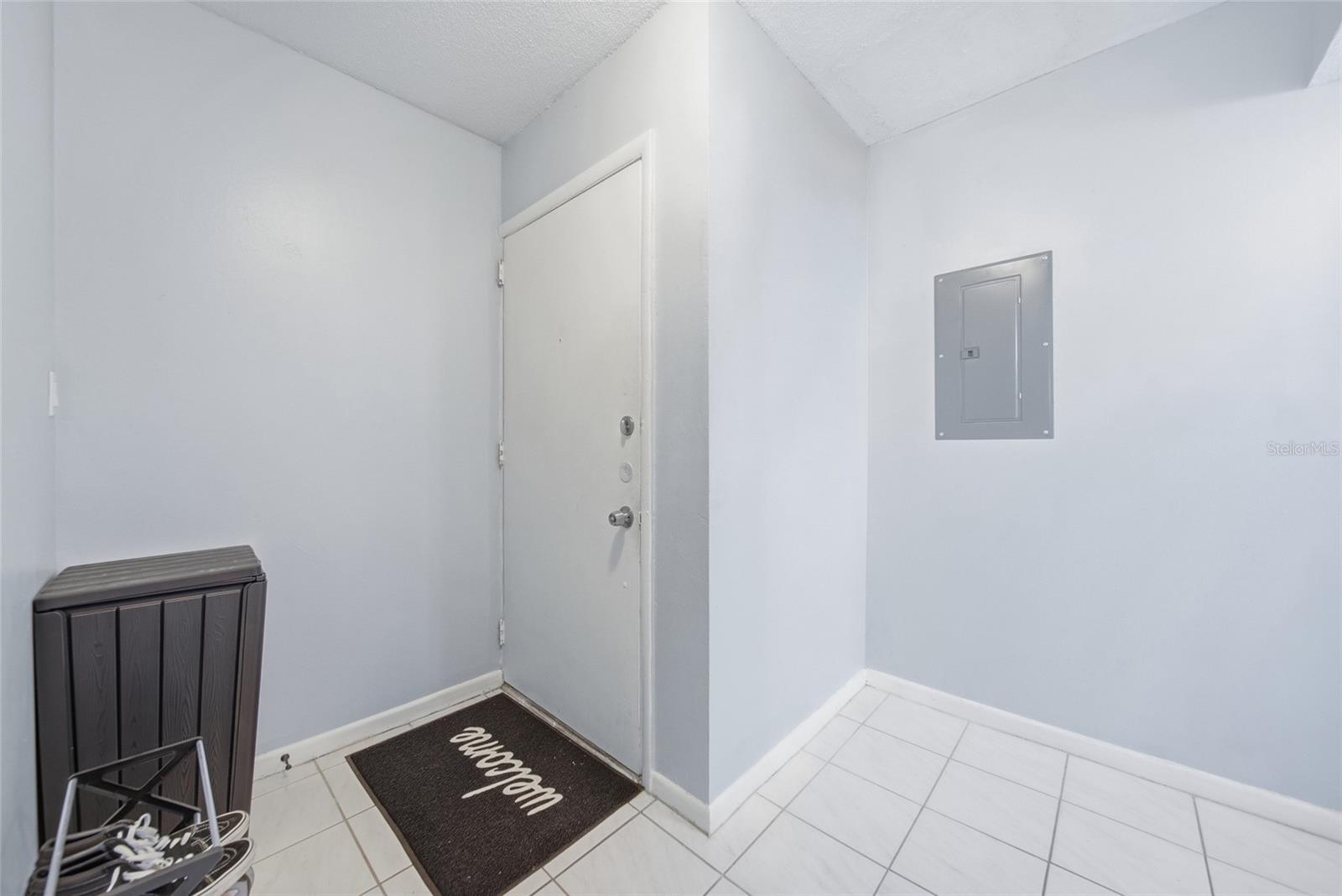 811 N Keene Rd #V7, Clearwater, FL 33755