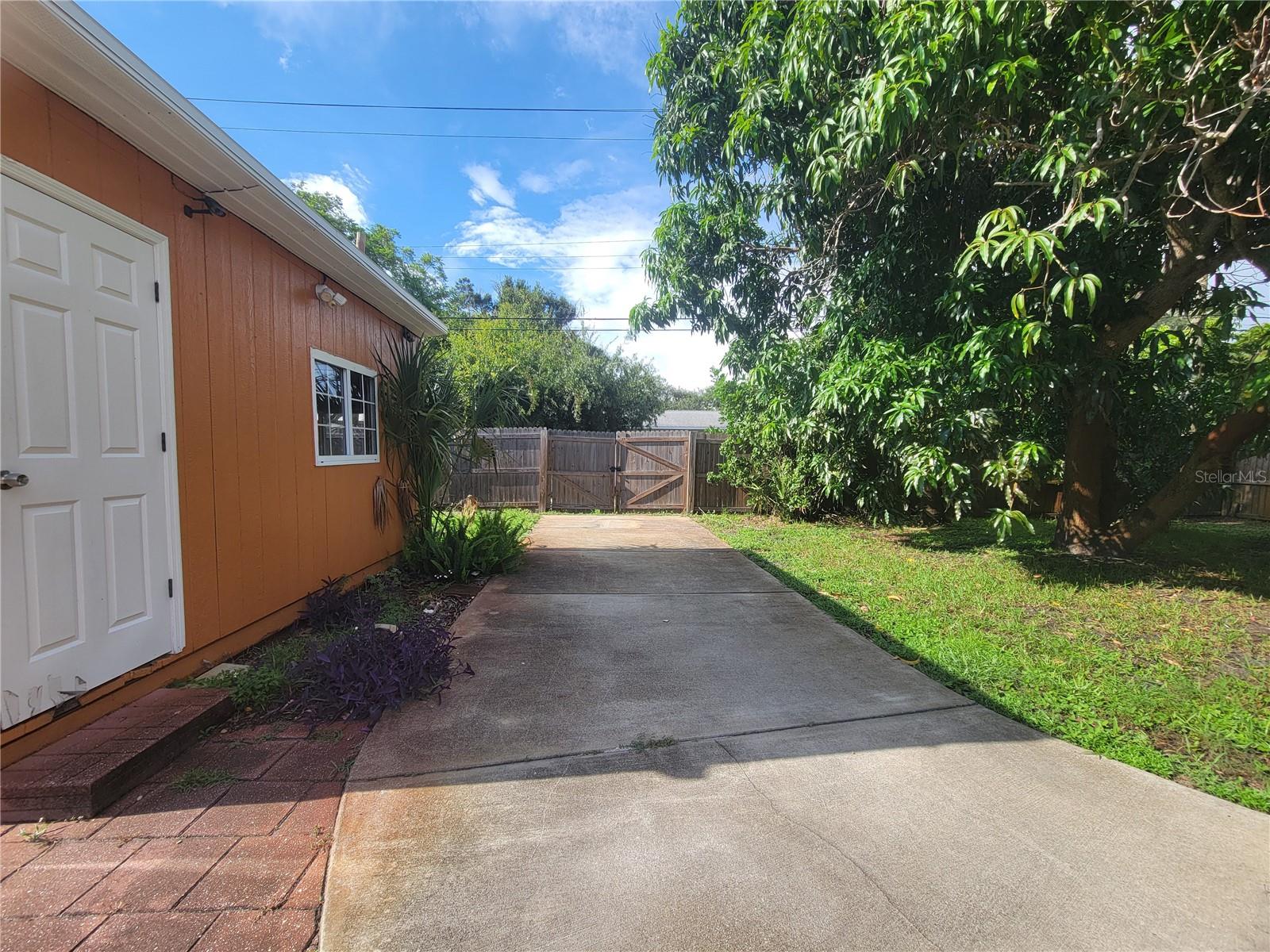 6711 Dartmouth Ave N, St Petersburg, FL 33710