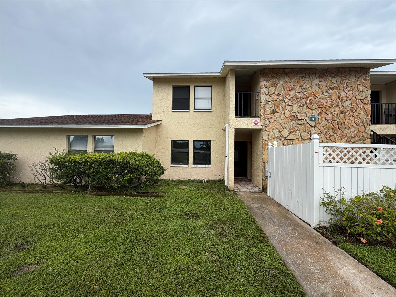 6301 58th St N #302, Pinellas Park, FL 33781