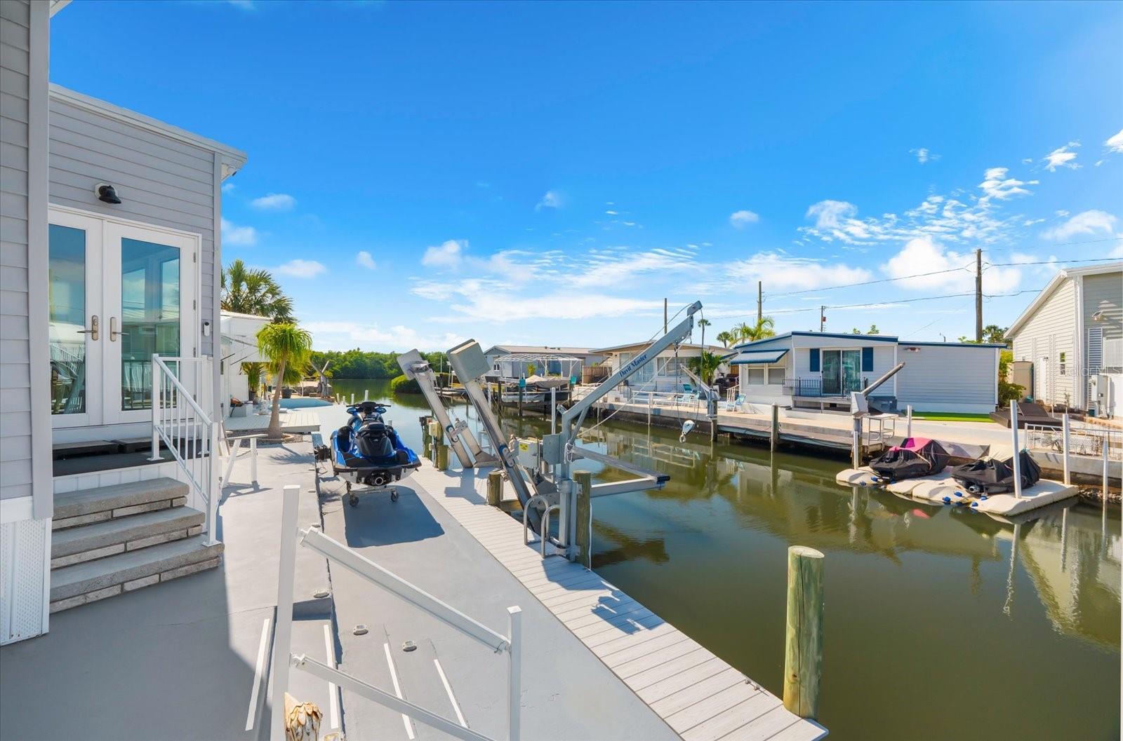 6922 E Bayou Ln, Bradenton, FL 34207