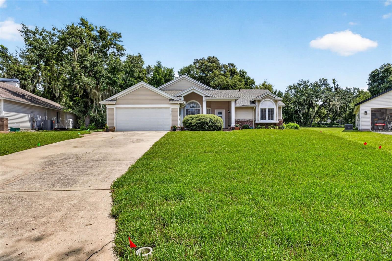 3318 Silverpond Dr, Plant City, FL 33566