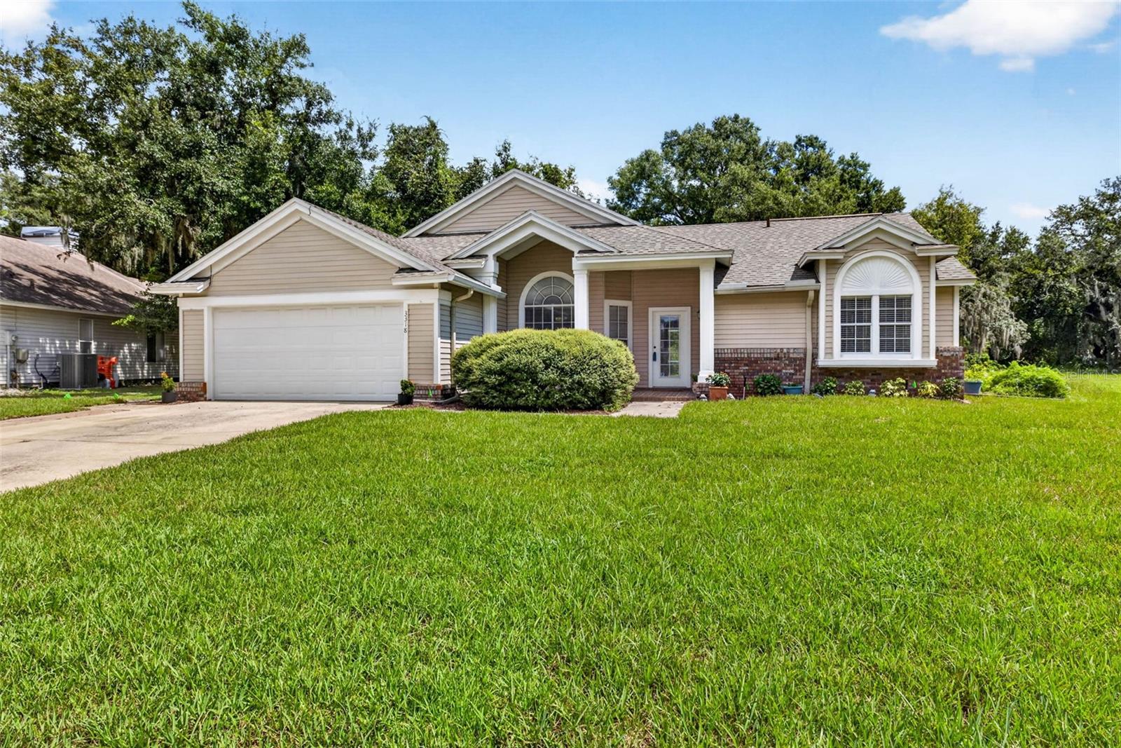 3318 Silverpond Dr, Plant City, FL 33566